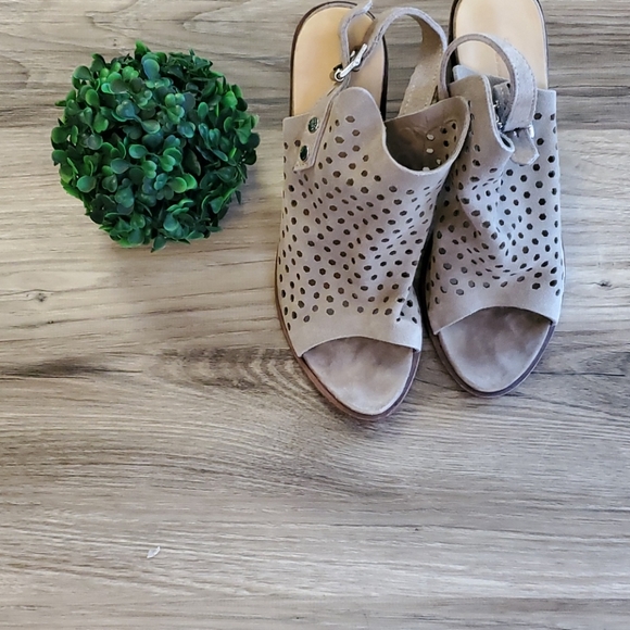 Rag and Bone Wyatt Gray Perforated Block Heels - Picture 9 of 16